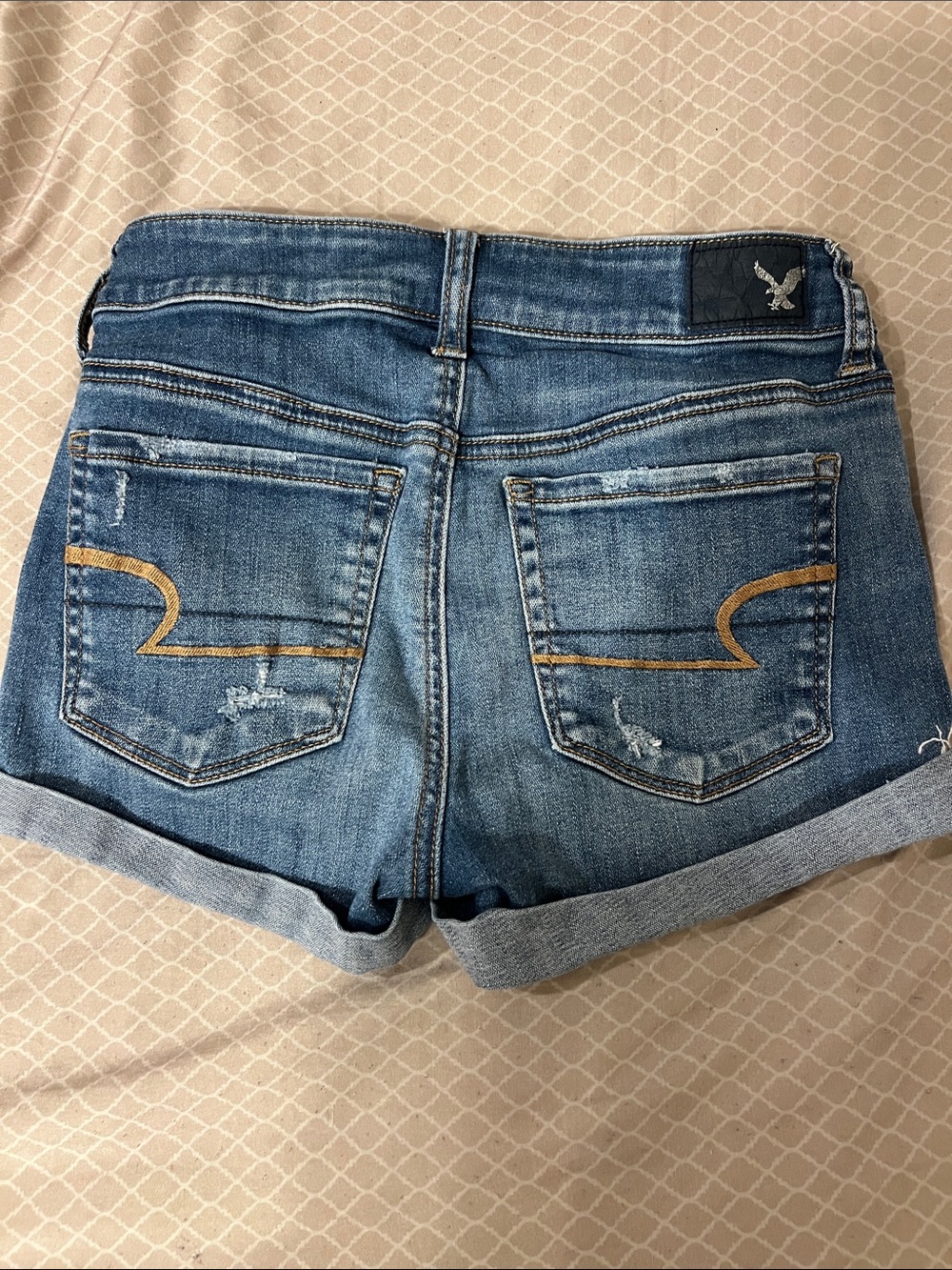 American Eagle Outfitters Women’s Medium Blue Distressed Rolled-Hem Jean Shorts - Picture 3 of 5